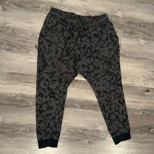 Nike Men’s Black camo sweatpants XXL